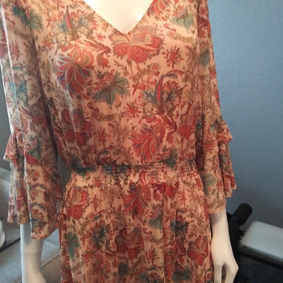 Cute dress - Picture 3 of 5